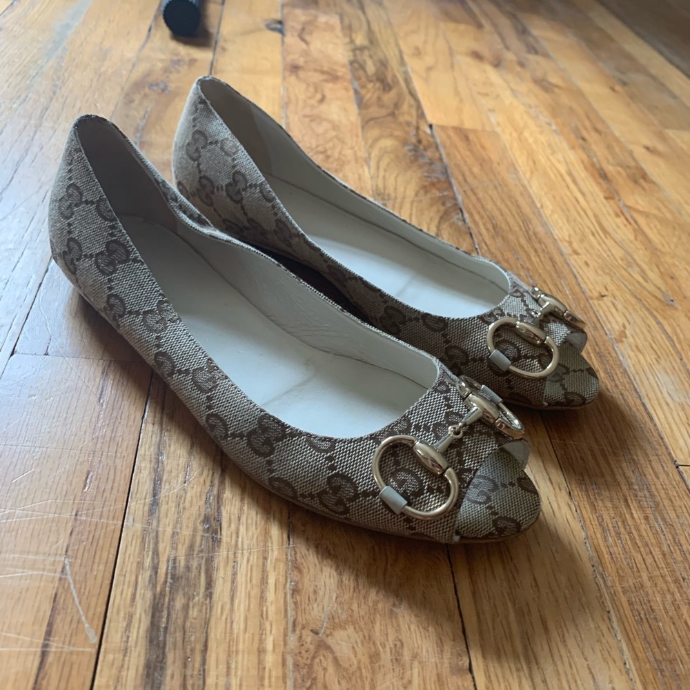 Gucci logo flats